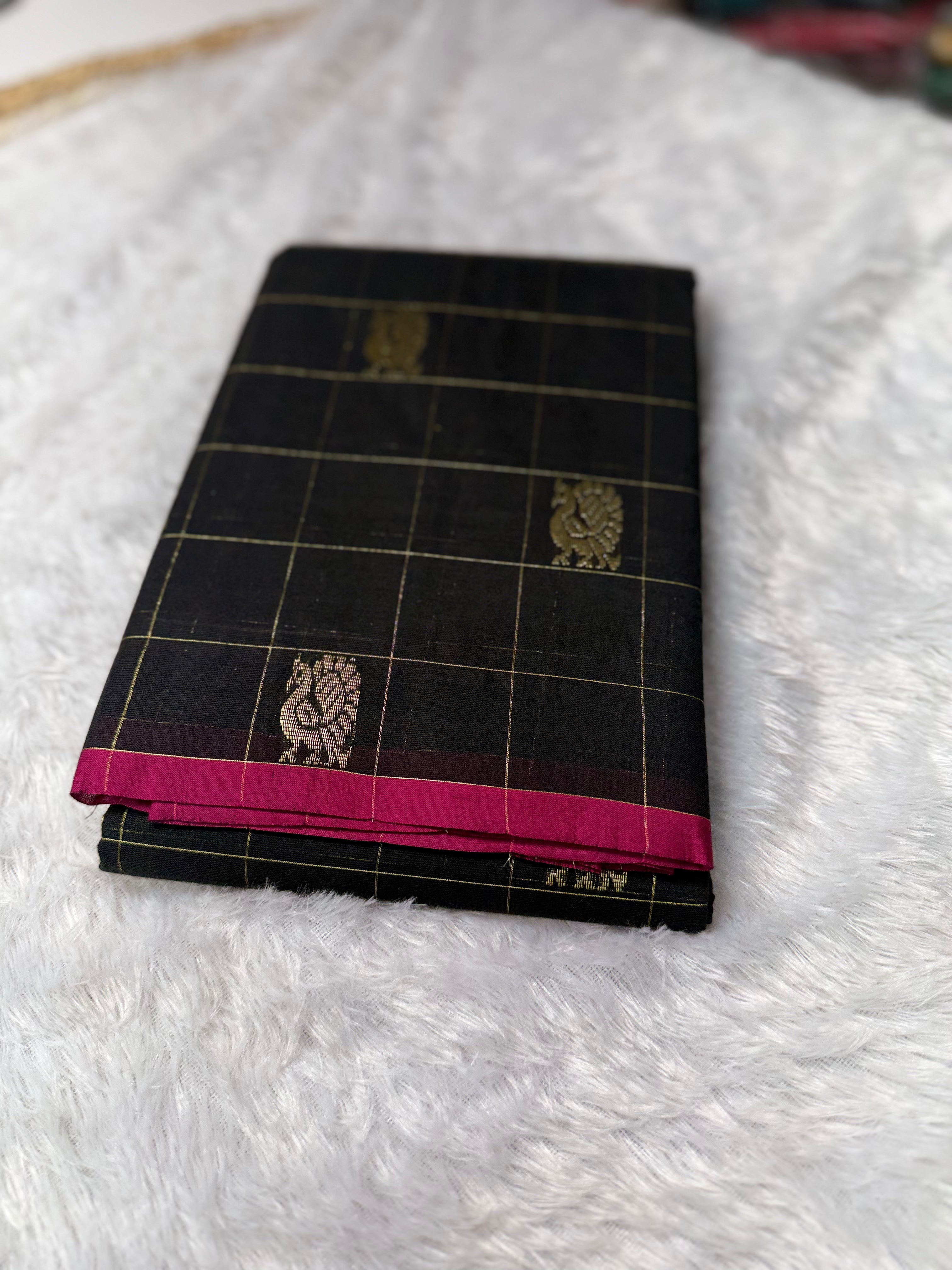 Karaikudi Handloom Cotton Saree – Black & Magenta with Traditional Gold Zari