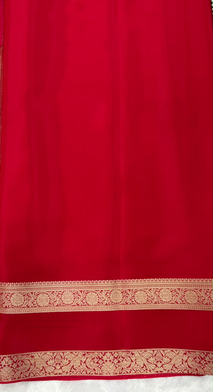 Crimson & Ivory Regal Checks – Premium Semi-Crepe Saree