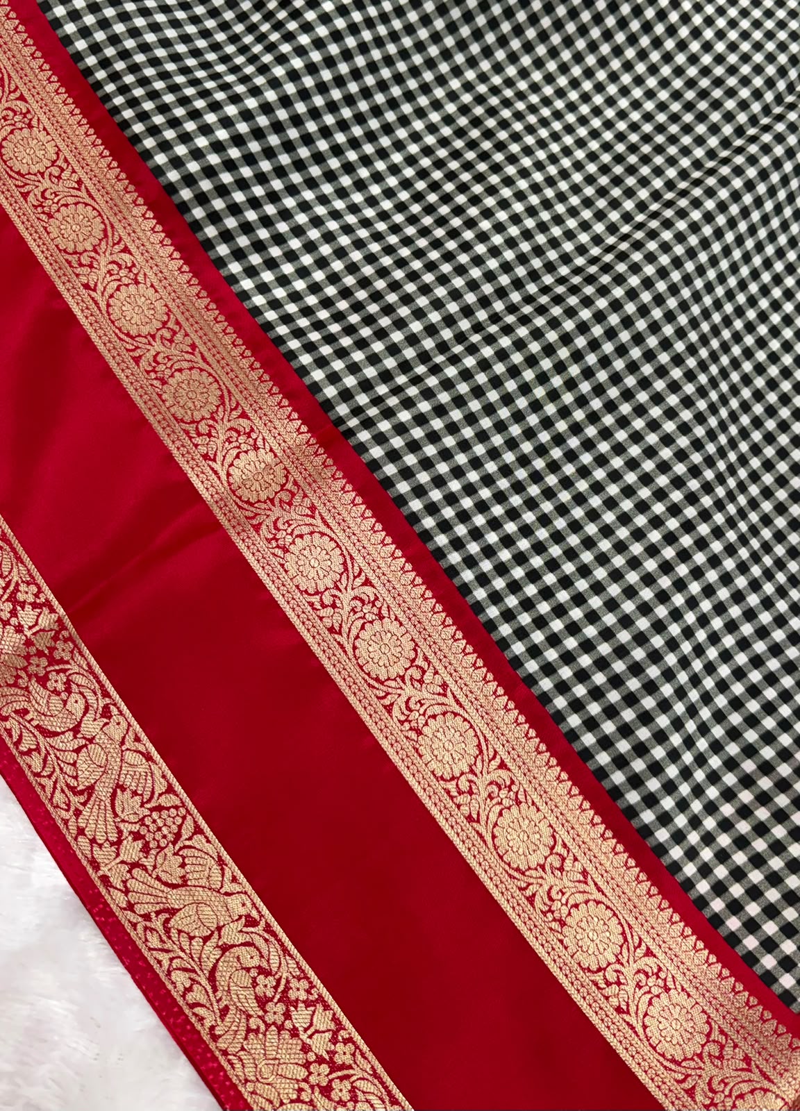 Crimson & Ivory Regal Checks – Premium Semi-Crepe Saree