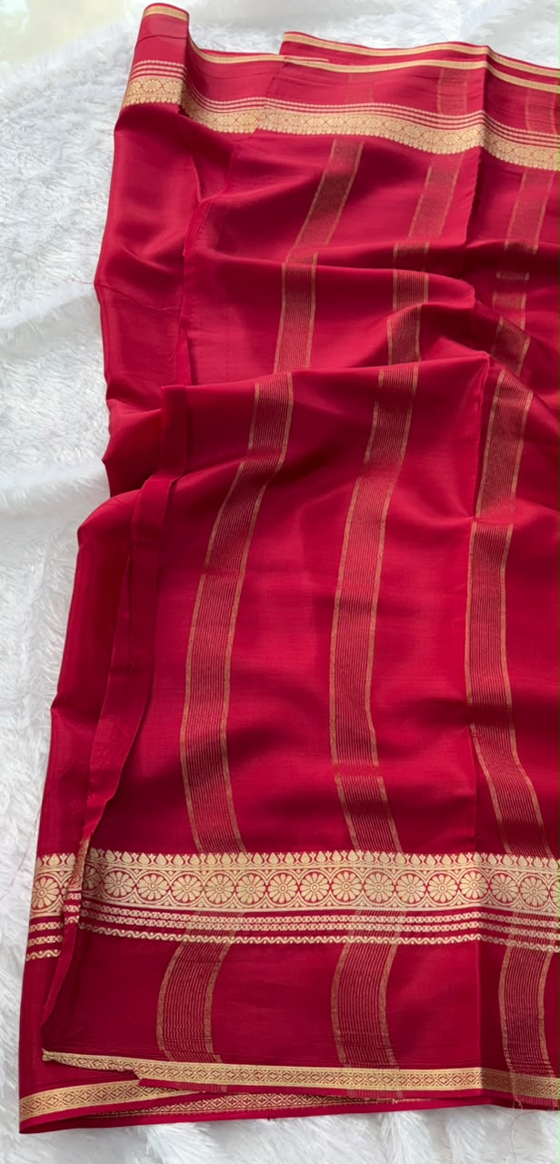 Emerald Green & Crimson Red Floral Zari Semi-Crepe Saree