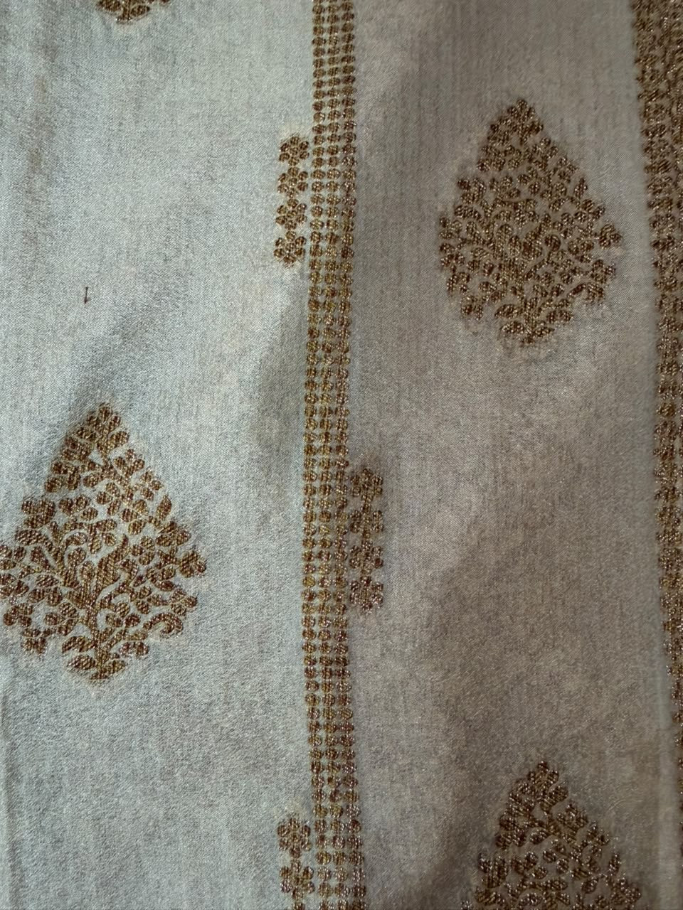 Ivory Peach & Pastel Pink Zari Kaddi Georgette Saree